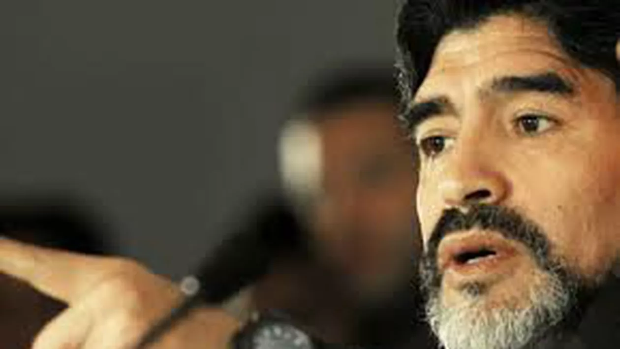 Diego Maradona, filmat în timp ce își lovește fosta logodnică (VIDEO)