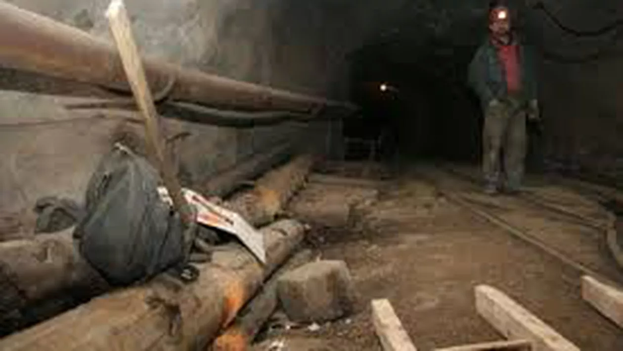 Doi angajaţi ai Minei Lonea, la spital cu arsuri pe mâini şi pe faţă în urma unui accident de muncă