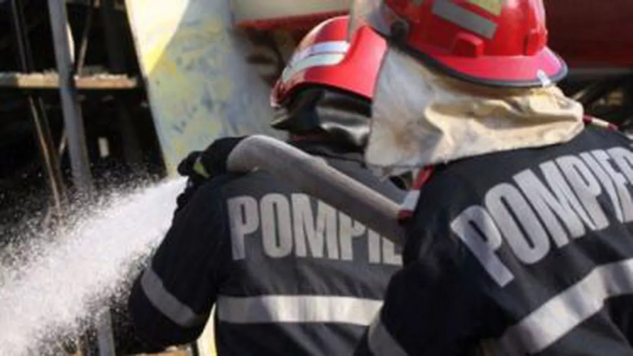 Iași: Incendiu puternic la Ateneul Tătărași