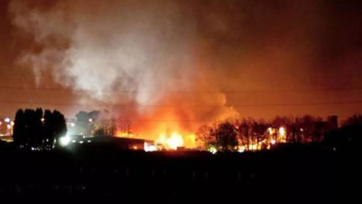Explozie la o fabrică de artificii din Marea Britanie: Doi dispăruți și cinci răniți (VIDEO)