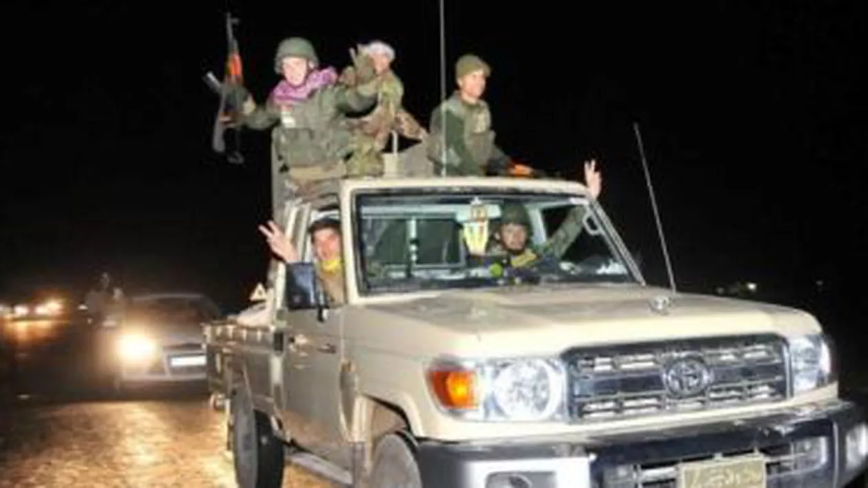 Combatanţii kurzi irakieni peshmergas au intrat la Kobane