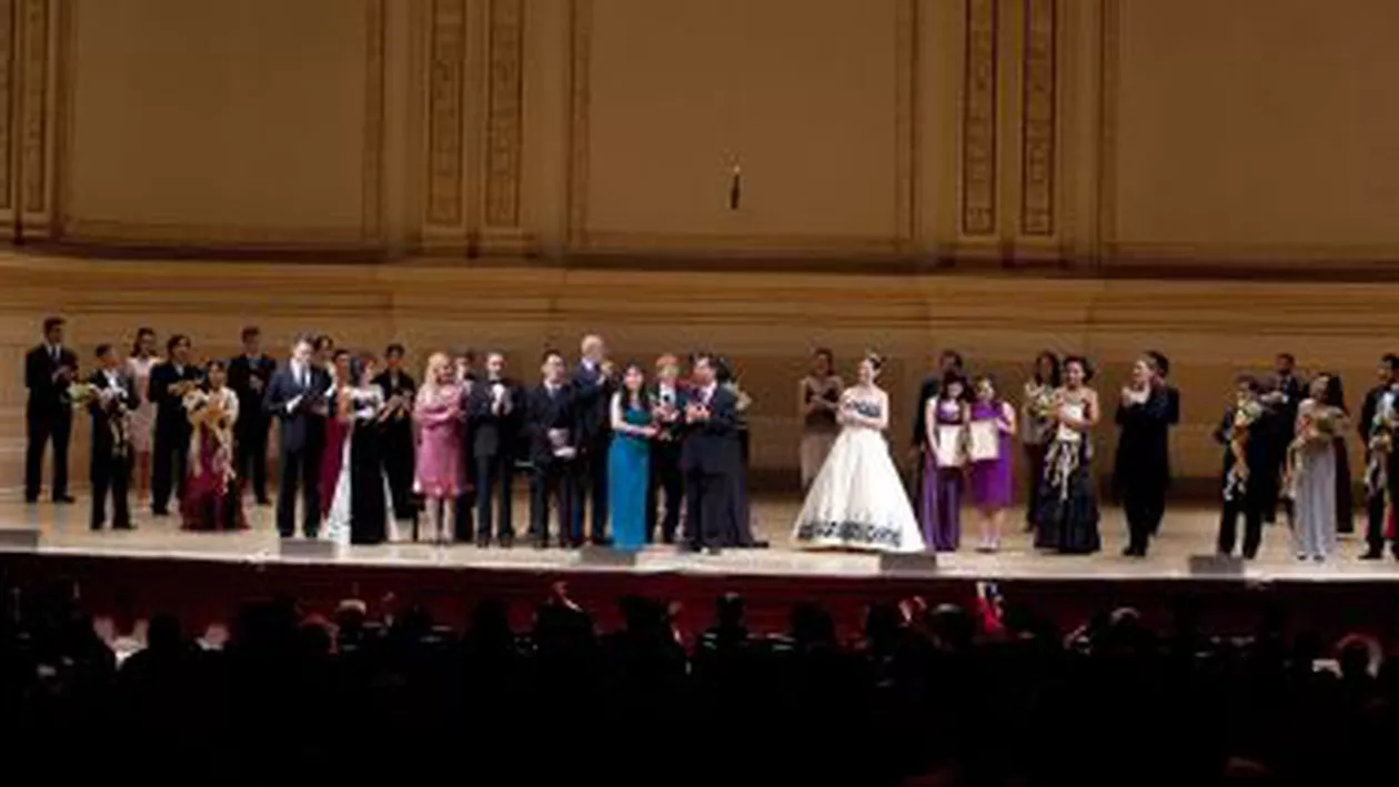 Tenorul Adrian Dumitru a obținut premiul I la Concursul Internațional de Canto al Chinei