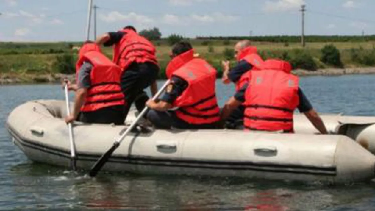 Tulcea: 12 turiști s-au răsturnat cu o ambarcațiune pe Dunăre