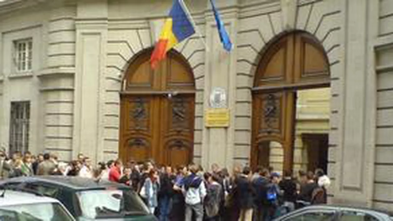 Proteste la Londra şi Paris, după ce sute de români nu au apucat să voteze. A fost solicitată intervenția Poliției franceze (VIDEO)