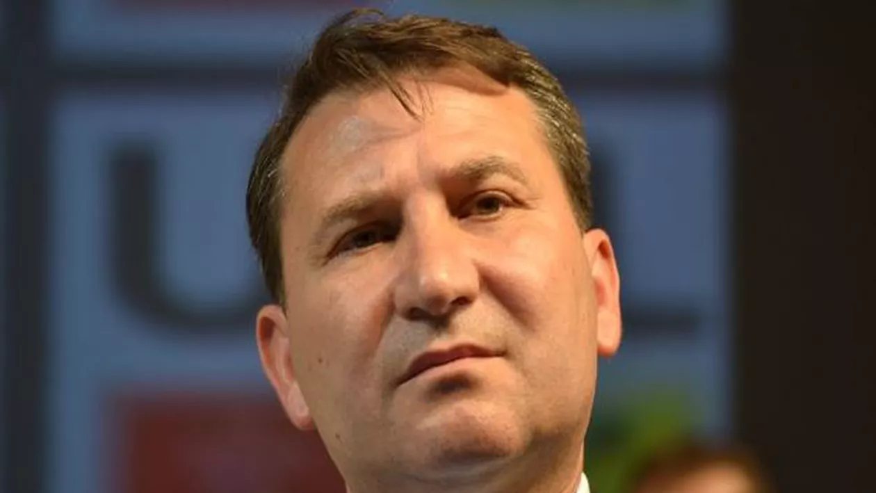 Primarul suspendat al Bacăului, Romeo Stavarache, aflat în arest la domiciliu, la spital cu probleme cardiace