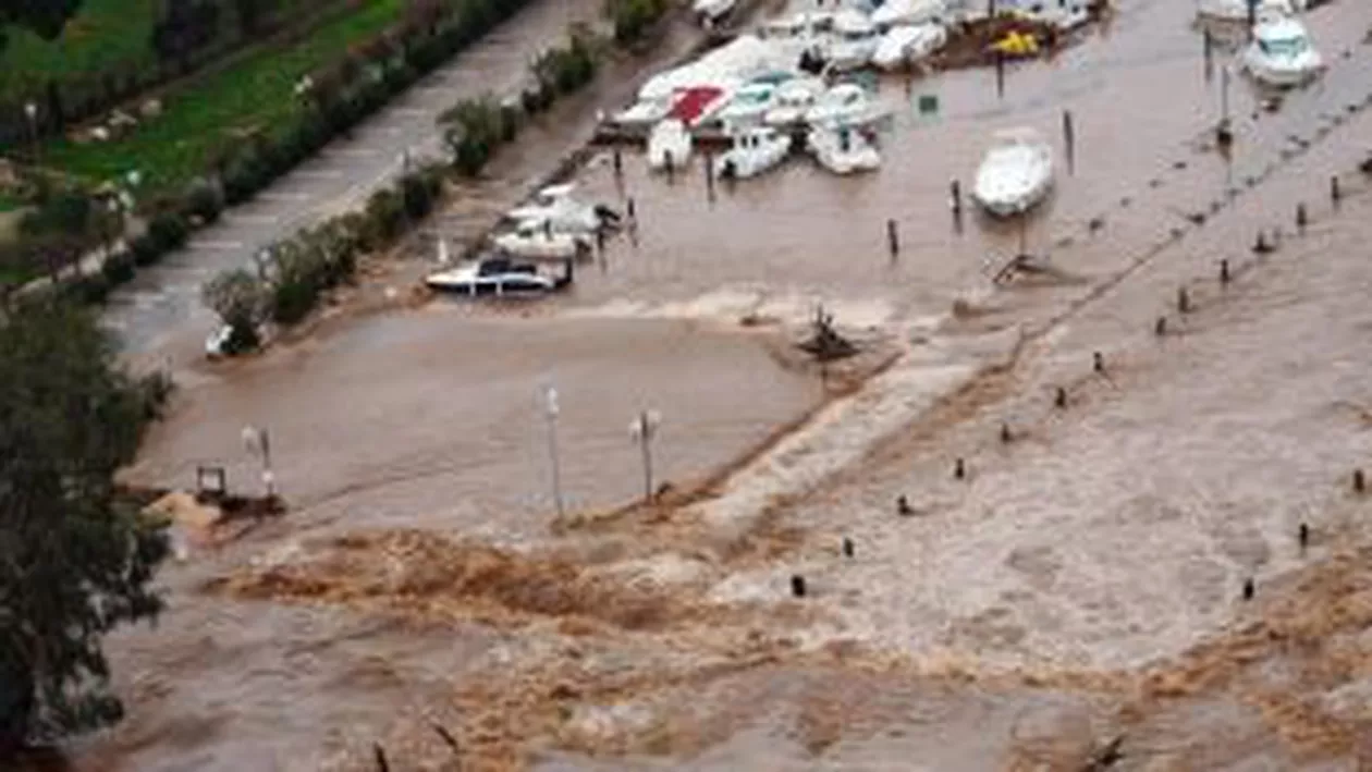 Inundații în sud-estul Franței: O femeie a murit și peste 6.000 de locuinţe au rămas fără curent electric