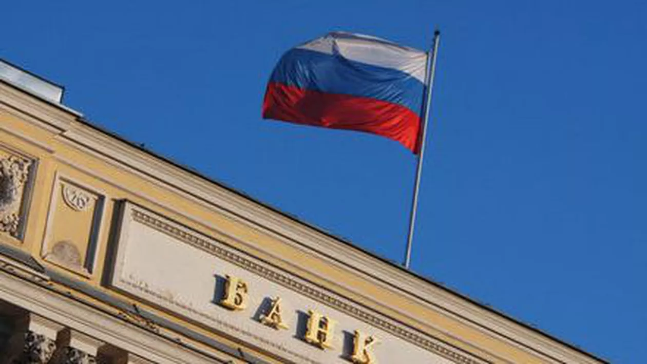 Banca centrală a Rusiei renunţă la susţinerea nelimitată a rublei