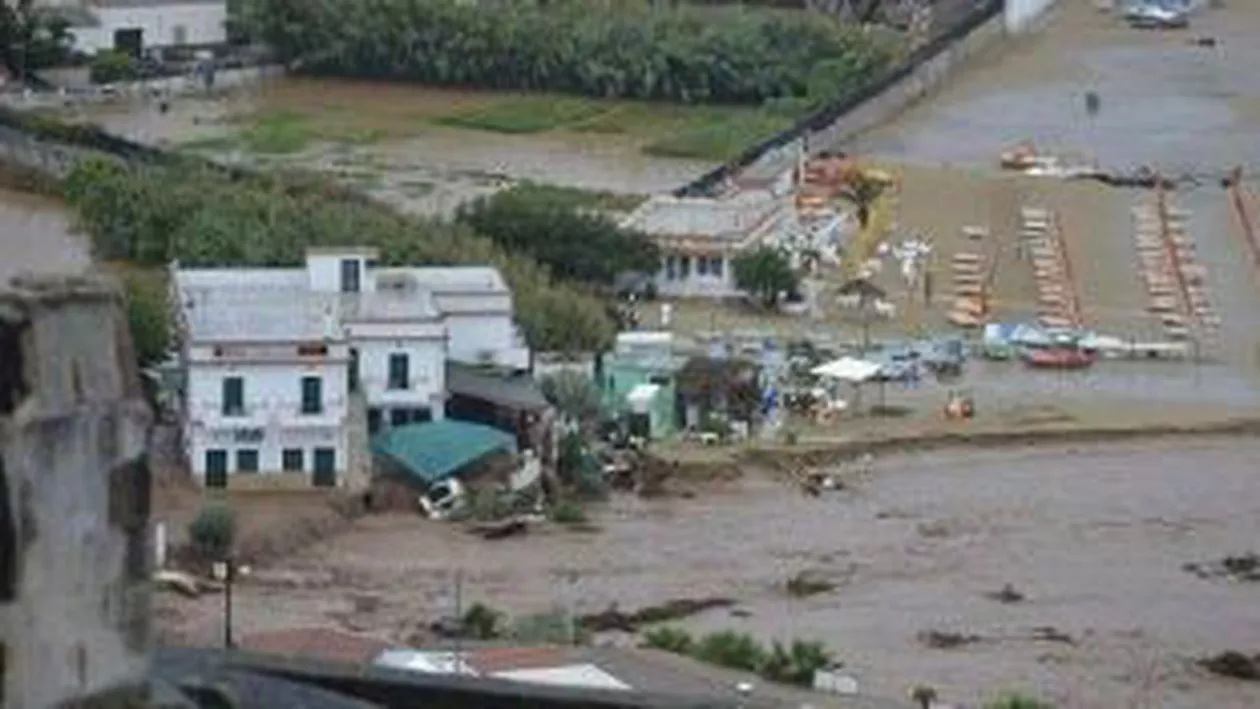 Inundațiile, alunecările de teren și vântul puternic fac ravagii în mai multe state din Europa