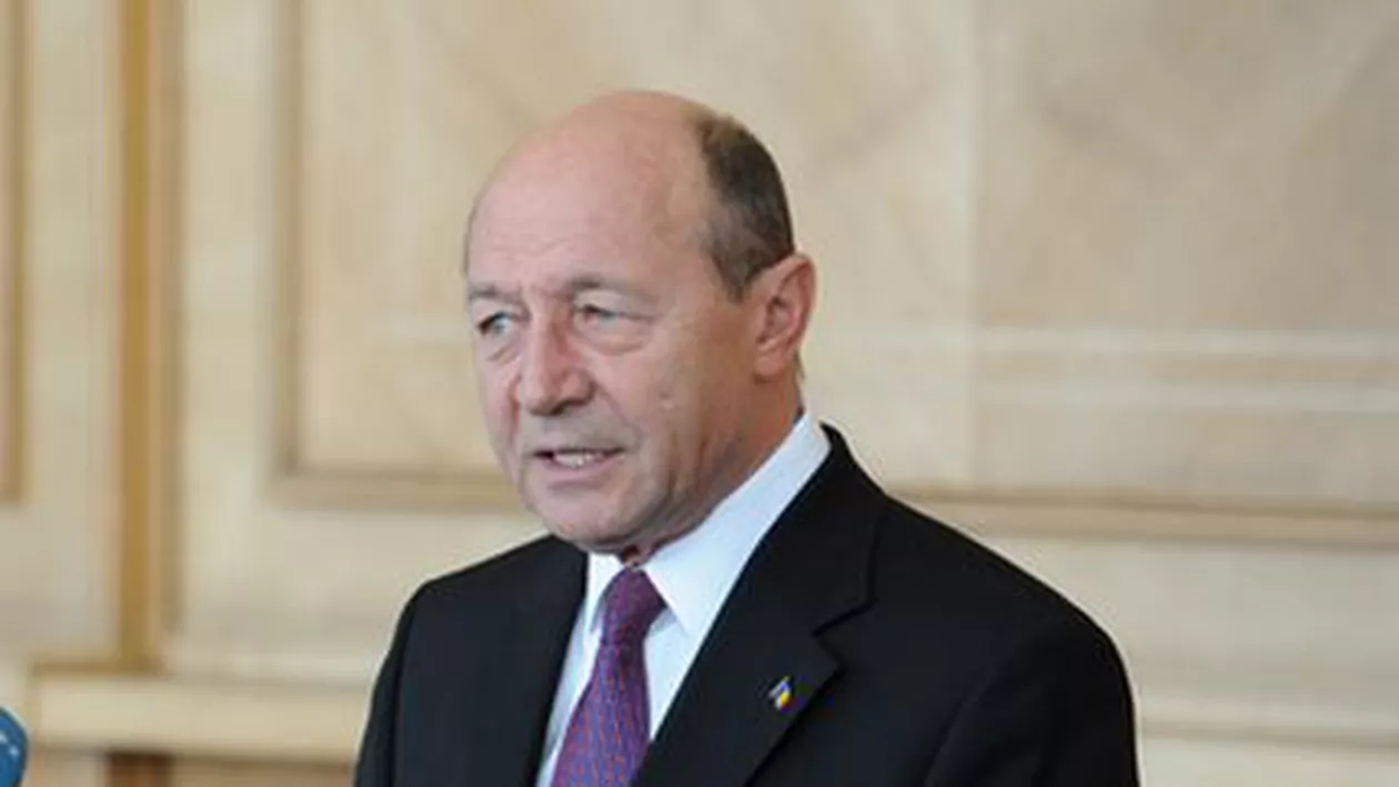 Traian Băsescu cere demiterea lui Titus Corlățean pentru dezinformare cu privire la numărul de secții de votare din străinătate
