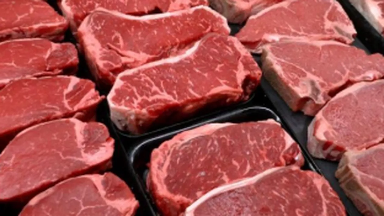 Galați: 420 de kilograme de carne care nu îndeplinesc normele igienico-sanitare, confiscate de poliţişti, în urma unor percheziții
