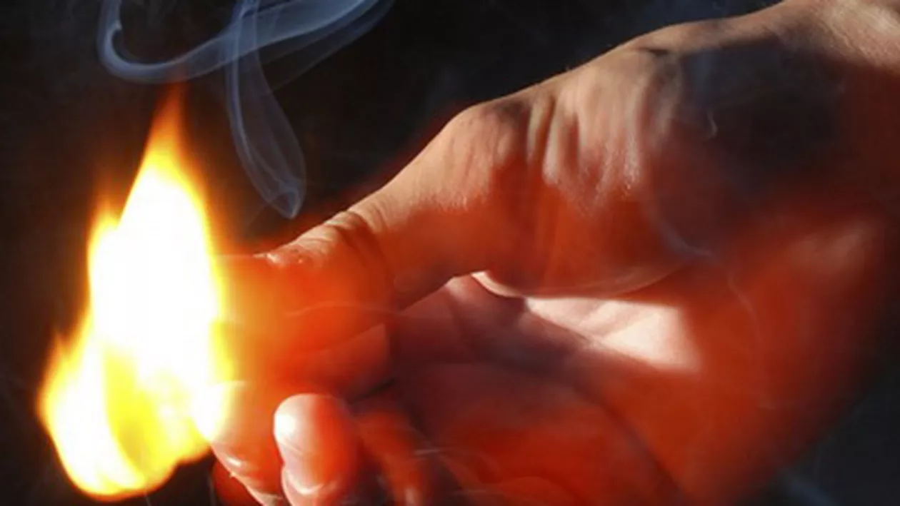 Bârlad: Piroman condamnat la doi ani şi cinci luni de închisoare după ce şi-a incendiat de trei ori locuinţa