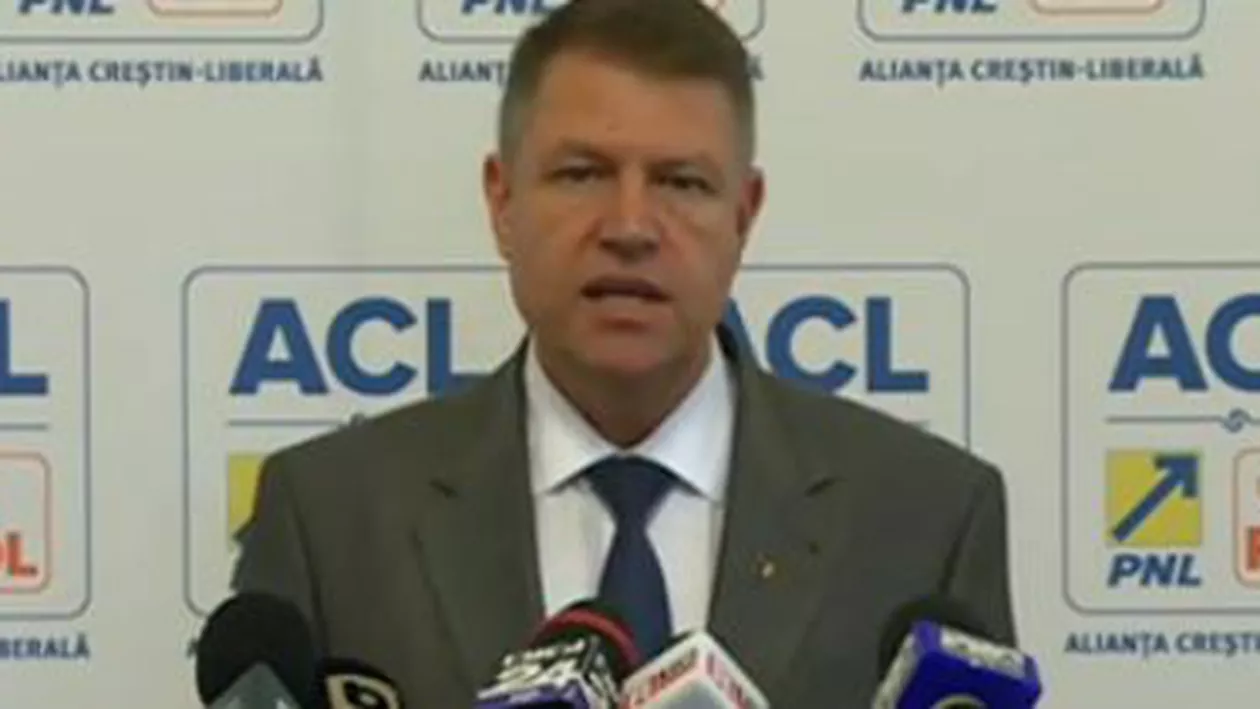 Klaus Iohannis cântă în direct imnul României (VIDEO)