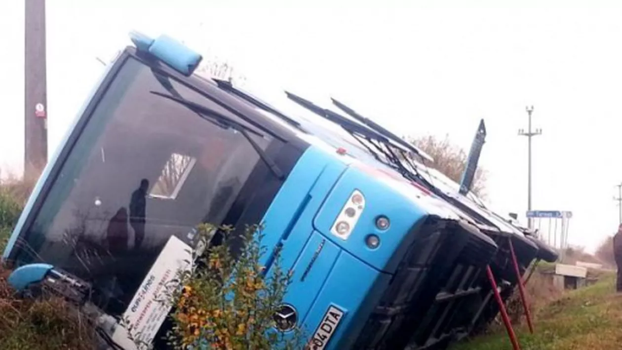 Nouă răniți, după ce un autocar cu 46 de pasageri s-a răsturnat în județul Brașov: Oamenii mergeau la mănăstirea Prislop (VIDEO)