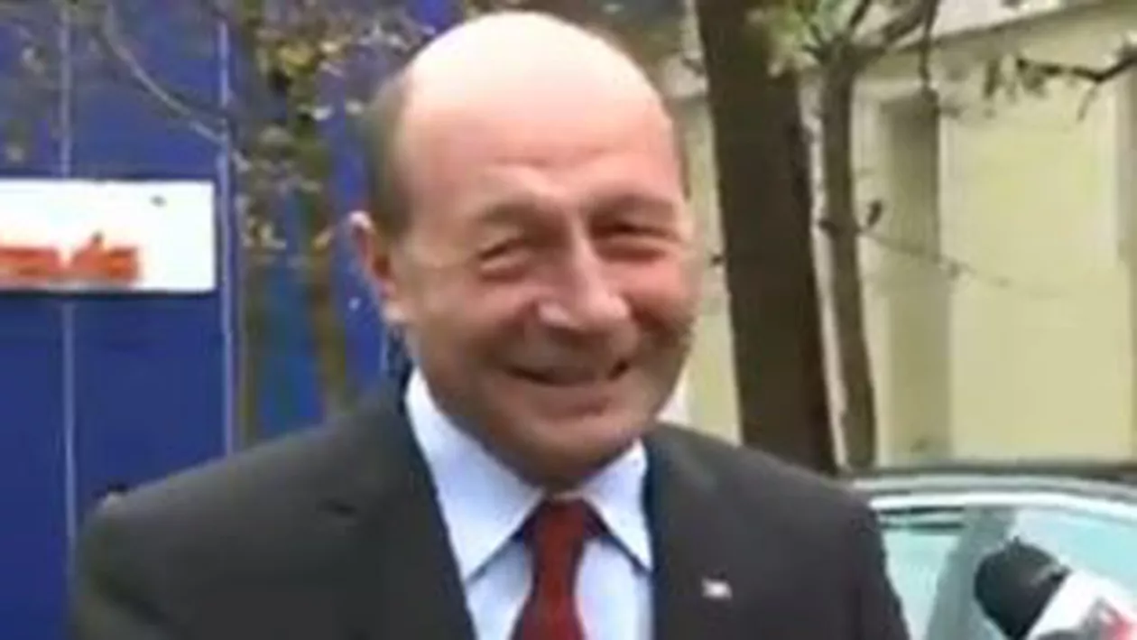 Traian Băsescu și-a vizitat pentru prima oară nepoțelul: „Se simte perfect. Îmi place numele Radu” (VIDEO)