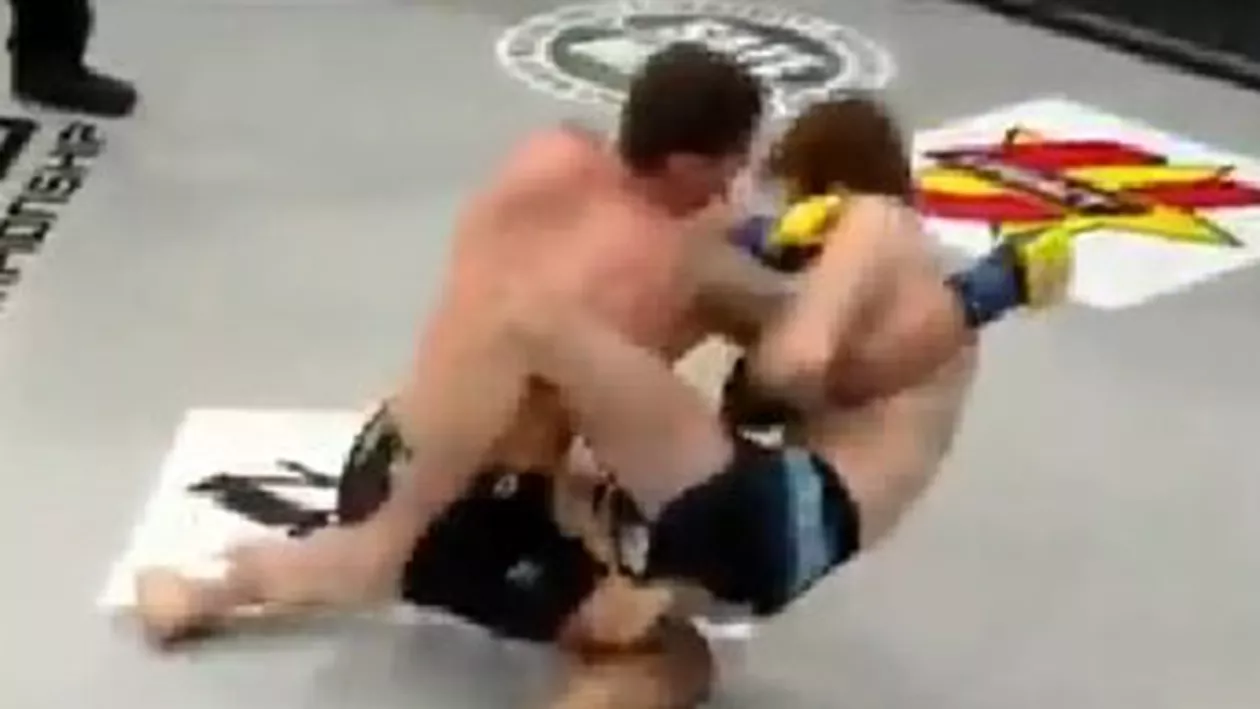 Românul Paul Marin, KO de senzaţie în gala Cage Warriors (VIDEO)