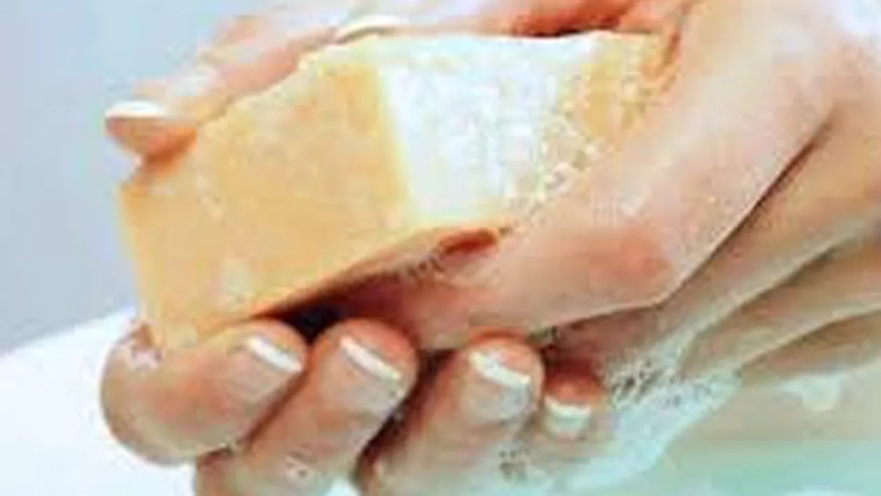 O substanță din săpunuri, șampoane și alte cosmetice poate provoca cancer și fibroză hepatică