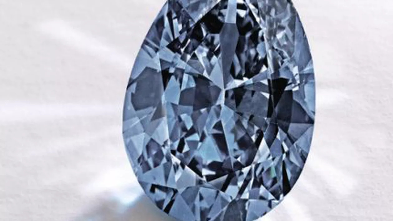 Record: Un diamant albastru, vândut la licitaţie cu aproape 33 de milioane de dolari
