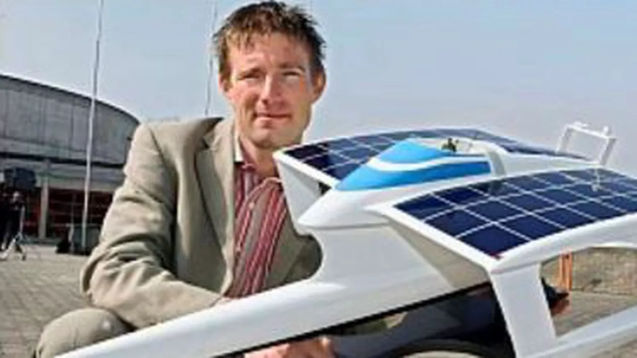 Un elveţian vrea să ajungă în stratosferă cu un avion alimentat cu energie solară
