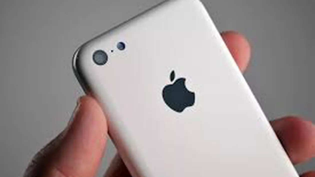 Apple a crescut preţurile iPhone-urilor vândute în Rusia cu 25%, din cauza devalorizării rublei