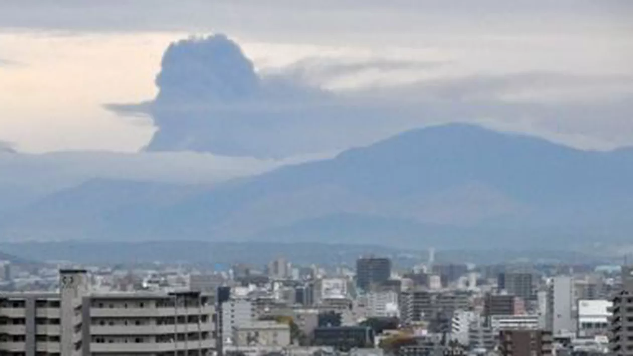Japonia: Mai multe zboruri au fost anulate din cauza erupției vulcanului Aso (VIDEO)