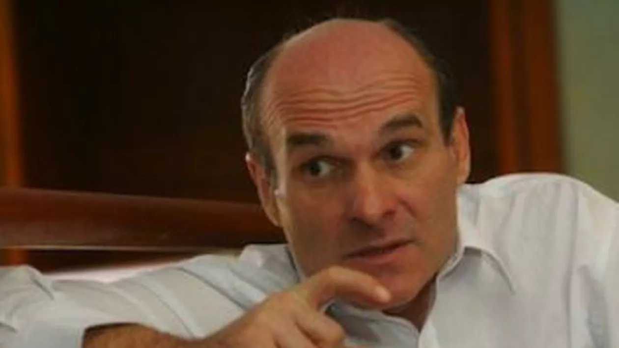 Cristian Tudor Popescu: La vot, moldoveni! Vladimir Putin, spectrul lui Stalin, călăul românilor moldoveni, rânjeşte din nou deasupra Chişinăului