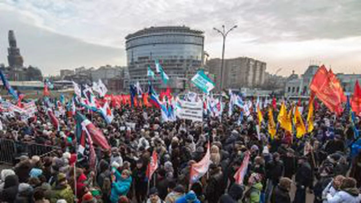 Rusia: Mii de persoane au mărșăluit pe străzile Moscovei, în semn de protest față de noile reformele din domeniul sănătății
