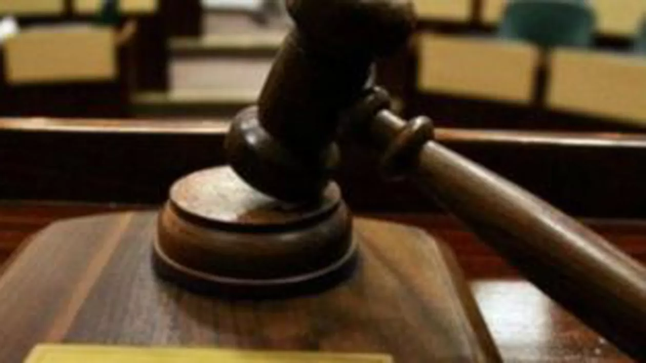 Aproximativ 1.000 de infractori au semnat acorduri de recunoaştere a vinovăţiei, sperând într-o pedeapsă mai blândă
