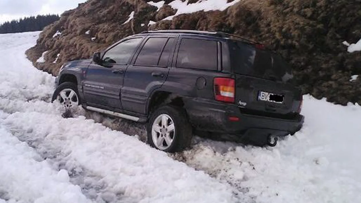 Vaslui: Copil rănit într-un accident, după ce o maşină a derapat din cauza zăpezii de pe şosea
