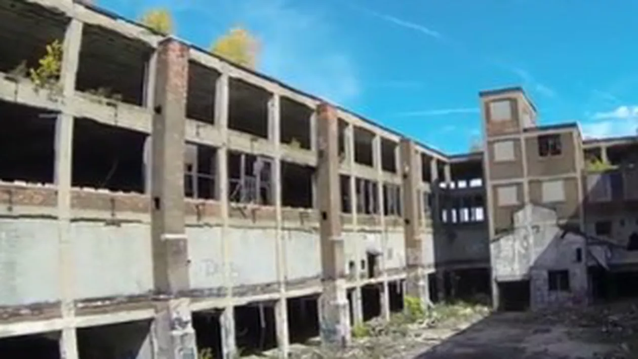 Străzi pustii şi zeci de clădiri părăsite: Imagini filmate cu o dronă în oraşul Detroit, aflat în faliment (VIDEO)