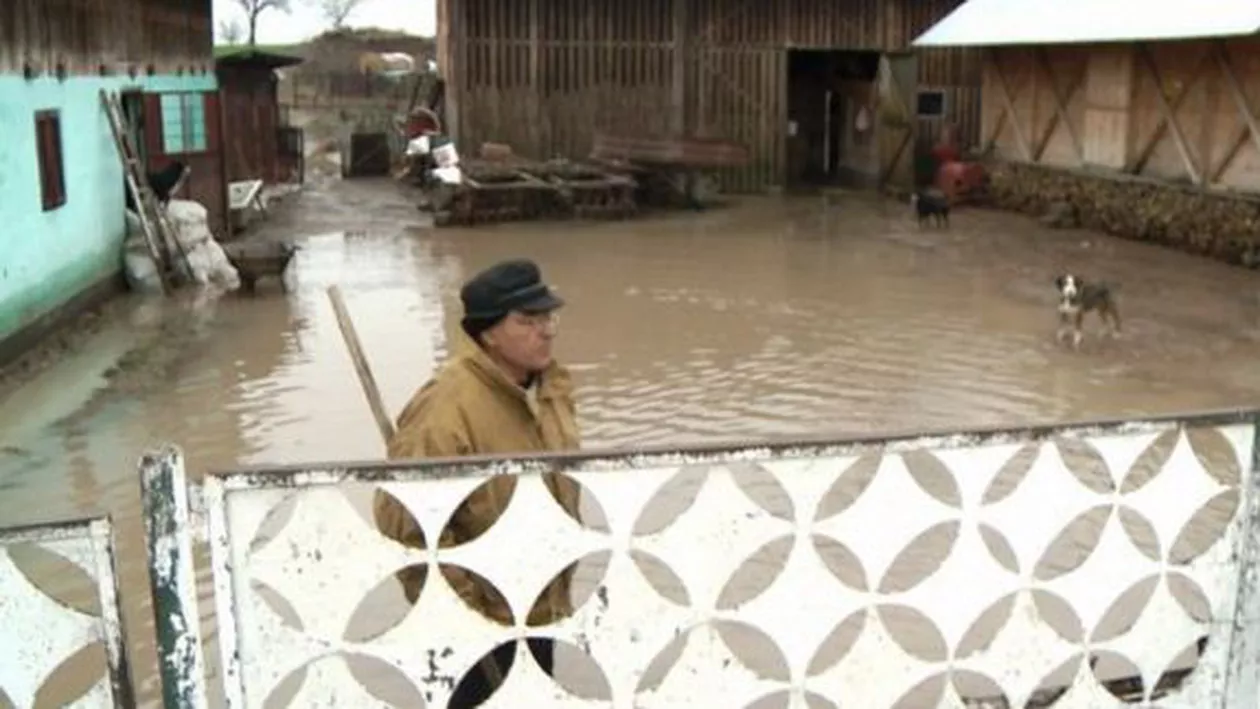 Inundații în Dâmbovița: Comuna Răscăeți, învadată de ape pentru a cincea oară în acest an (VIDEO)