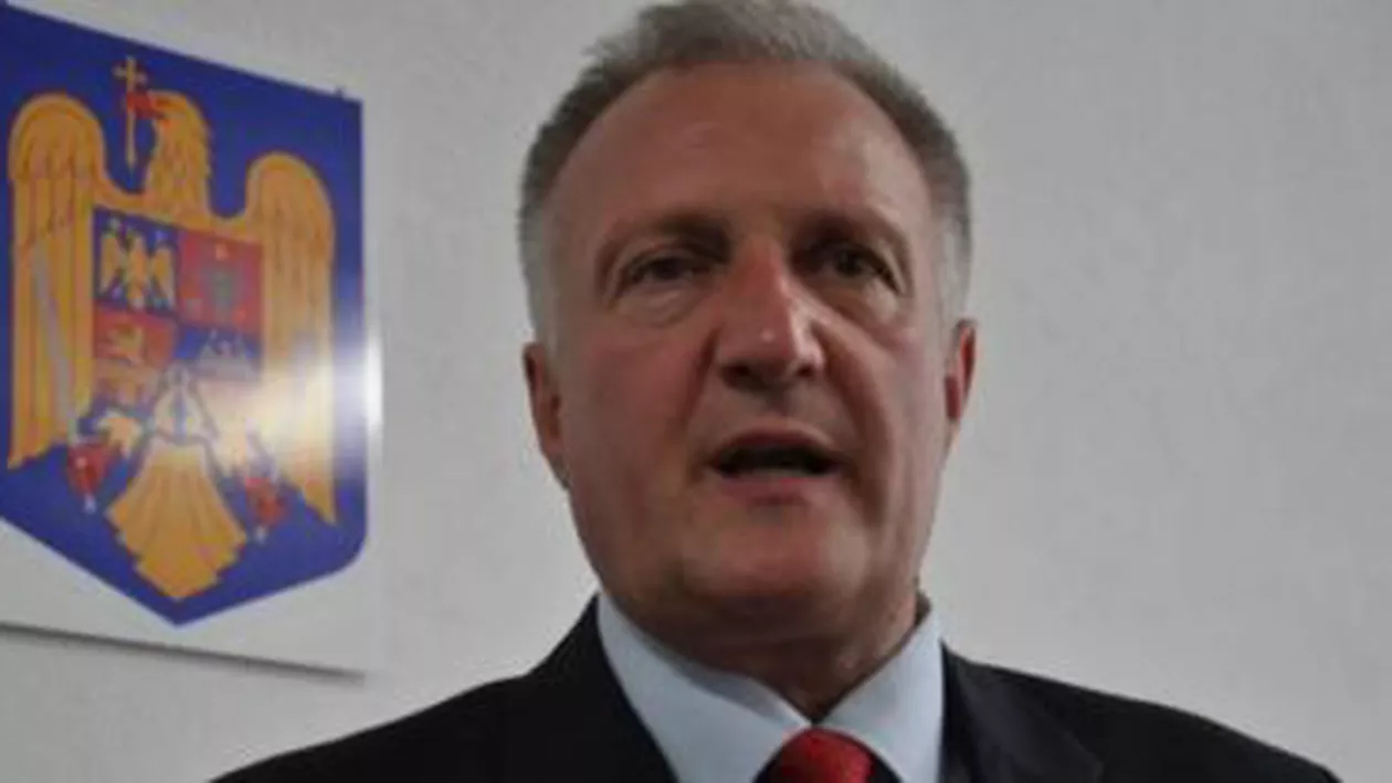 Președintele Consiliului Județean Sibiu, Ioan Cindrea, condamnat la un an de închisoare cu suspendare. În mandatul de deputat el și-a angajat soția la biroul parlamentar