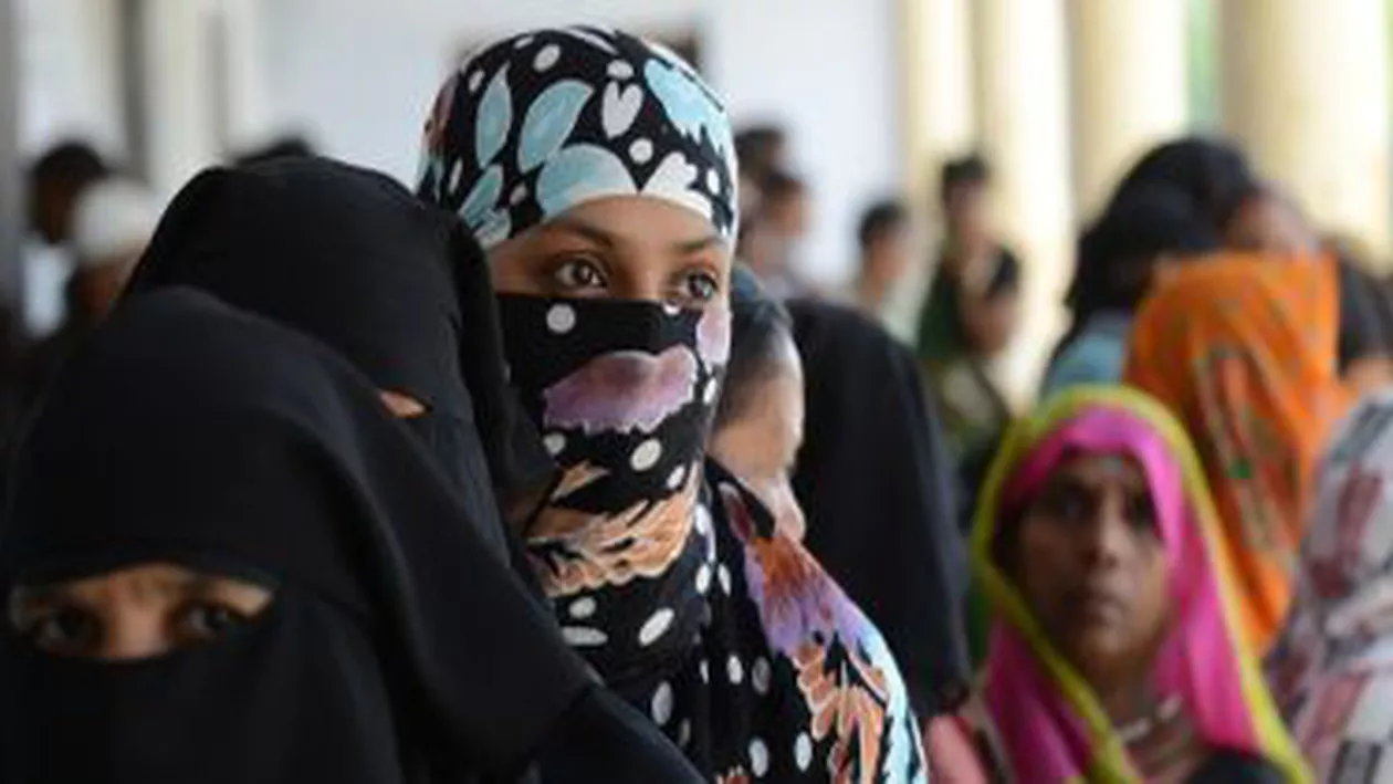 Statul Islamic a publicat un cod de bune practici pentru ”sclavele sexuale”: ”Dacă este virgină o poți viola imediat”