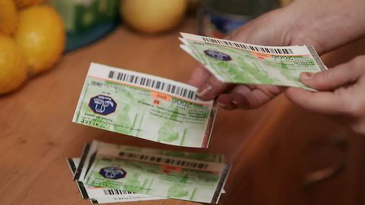 Guvernul interzice şi anul viitor acordarea premiilor, tichetelor de masă şi primelor de vacanţă către bugetari