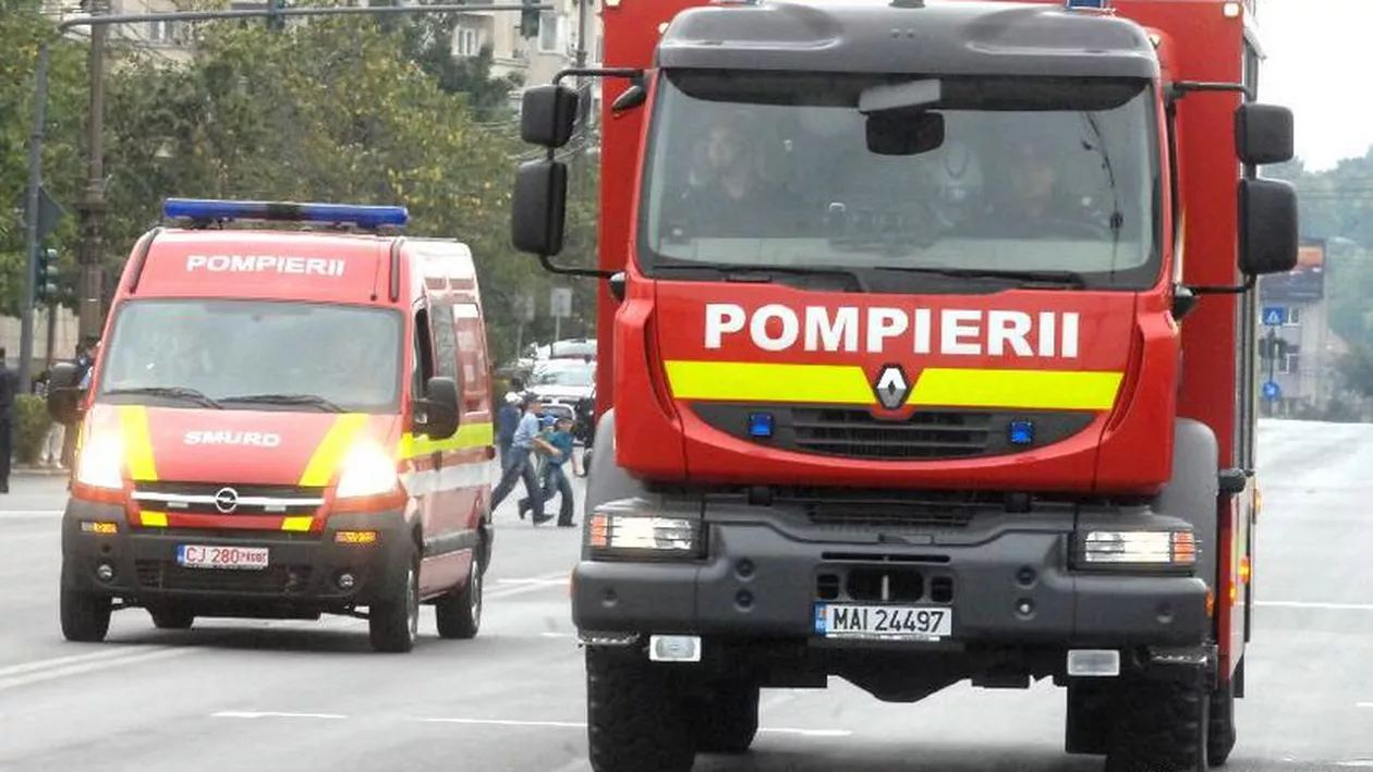 Explozie la un bloc din Târgu Mureș: Un copil de zece ani şi o femeie au fost răniţi