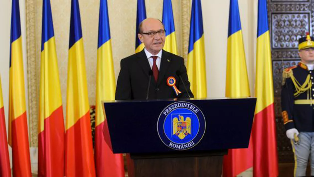 Președintele Traian Băsescu a semnat decretele de revocare din funcție a foștilor miniștri și pe cele de numire a membrilor noului Guvern