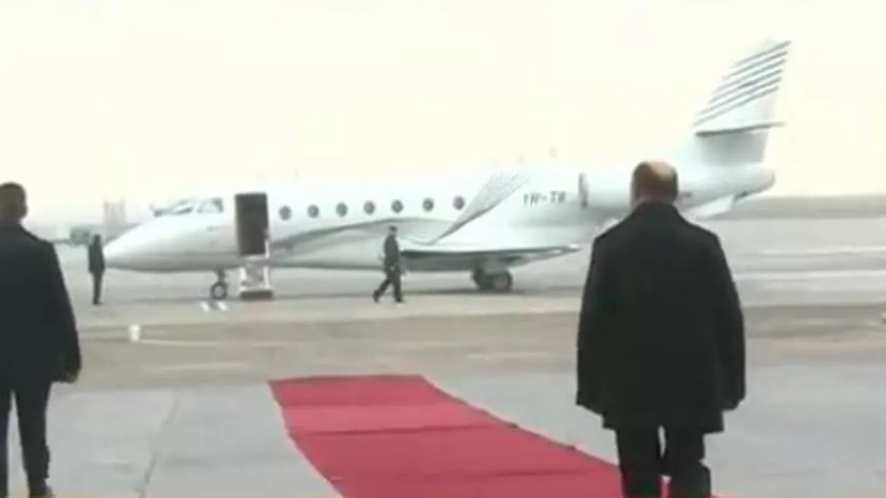 Avionul președintelui Traian Băsescu, forțat să aterizeze la Sibiu