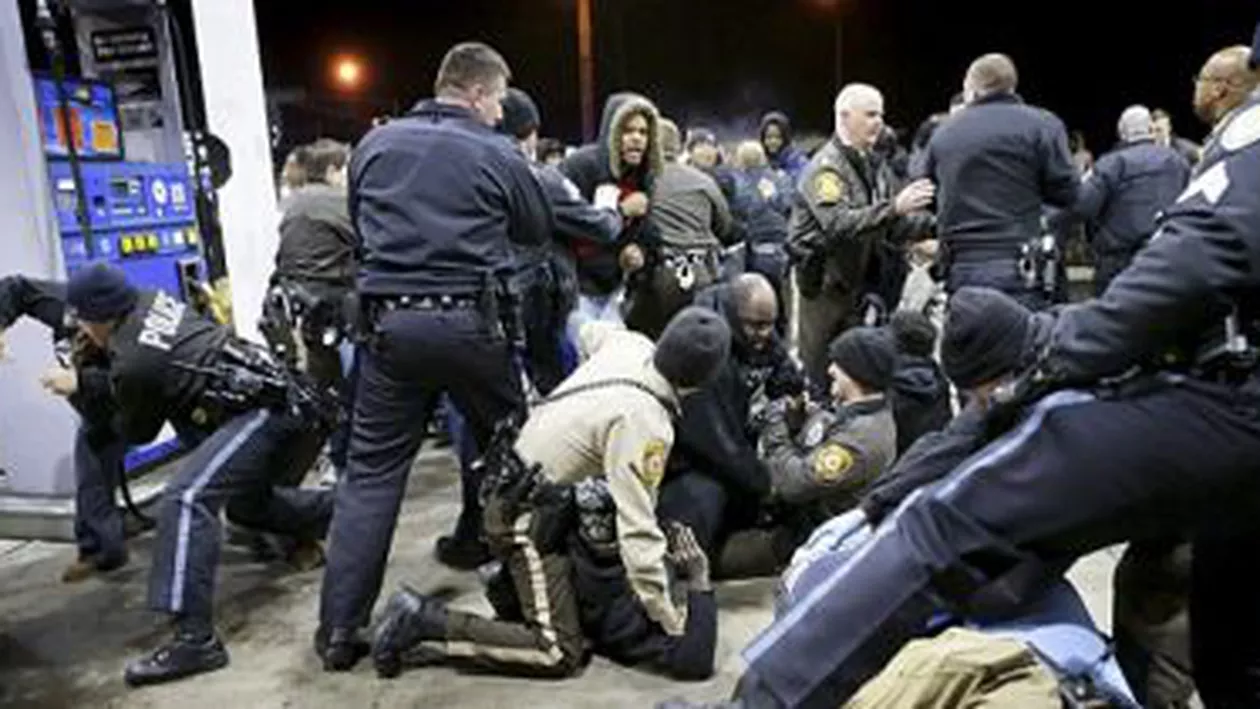SUA: Un tânăr de culoare a fost ucis de un polițist în Missouri
