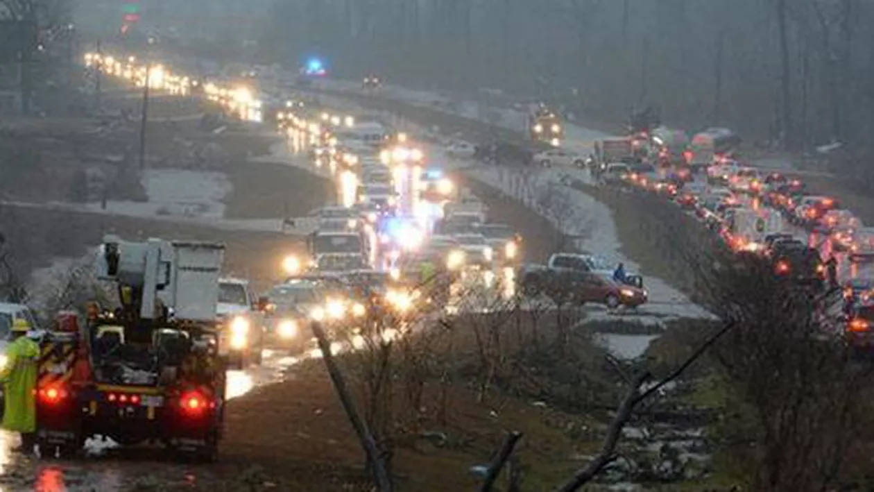 Patru morți în Statele Unite în urma unei furtuni violente: Mii de persoane au rămas fără curent electric