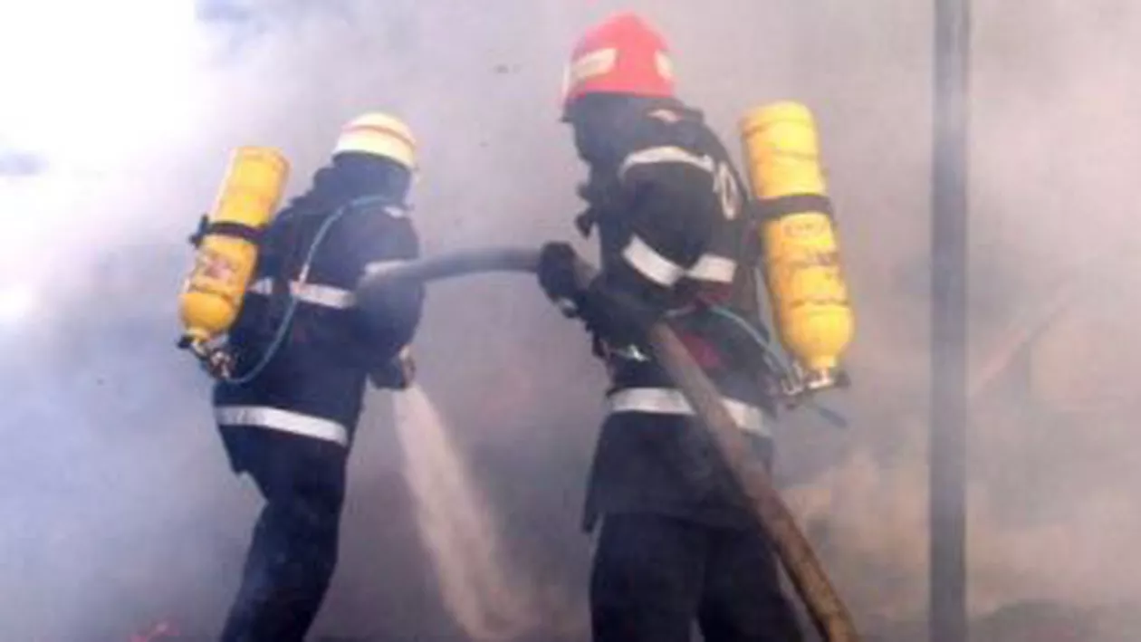 Buzău: Un bărbat a murit carbonizat, după ce gospodăria sa a fost cuprinsă de flăcări