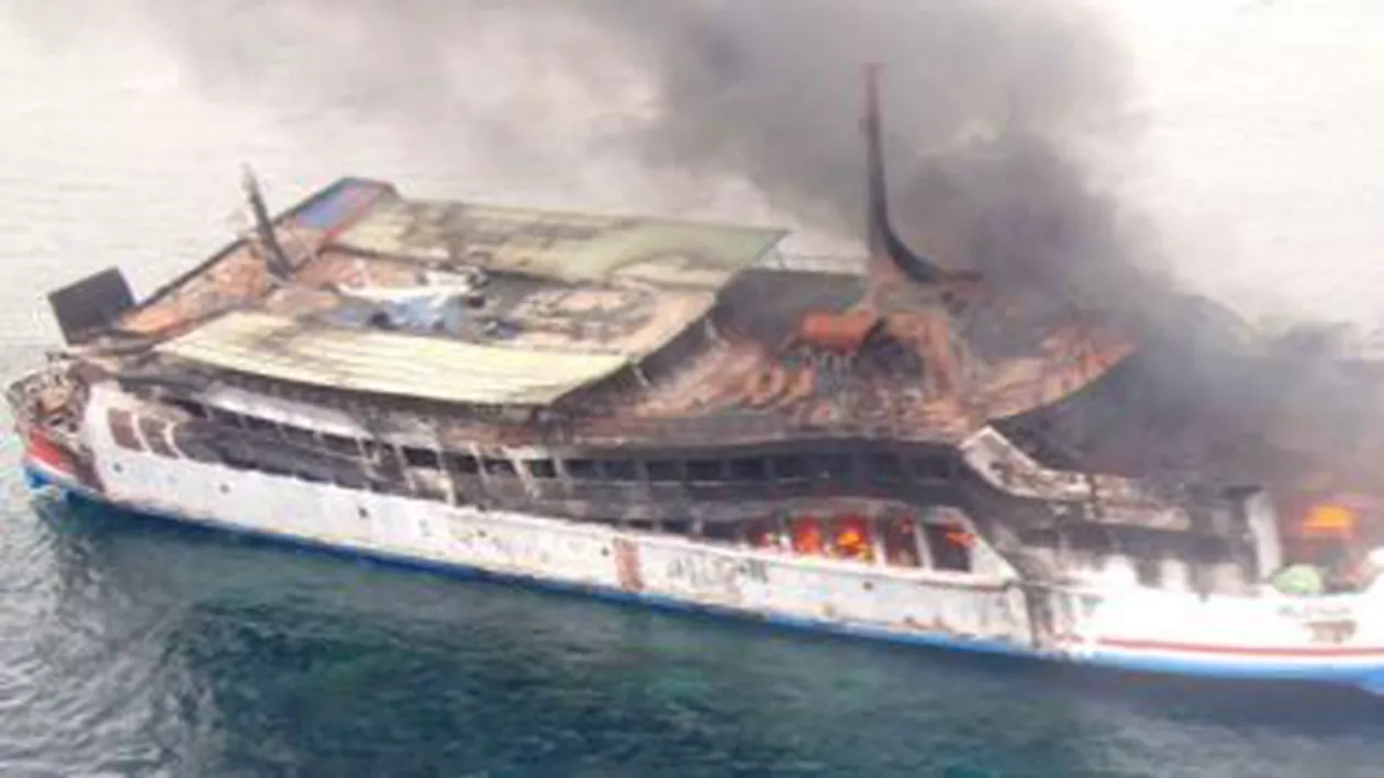 Incendiu pe un feribot italian aflat în apele Greciei: Un cetățean român se afla la bord
