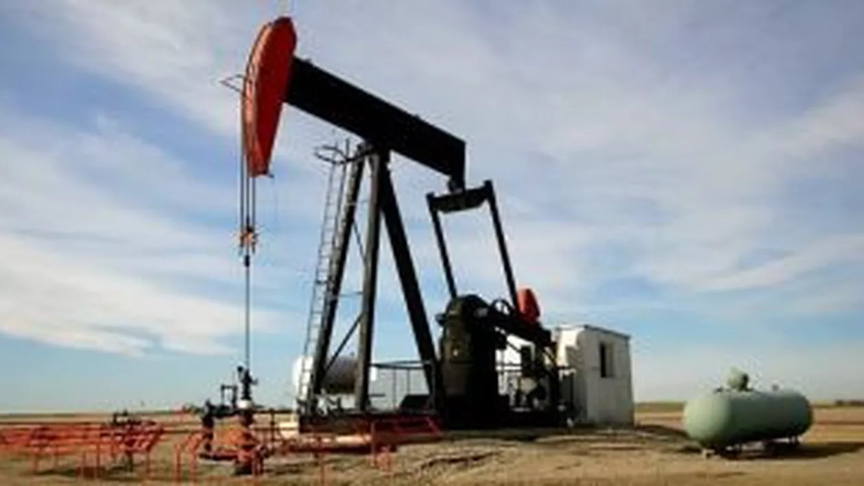Cotaţiile petrolului au revenit la minimul ultimilor cinci ani şi jumătate