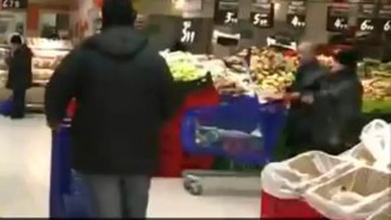 Goana după cumpărăturile pentru nopatea dintre ani: Torturile și șampania, la mare căutare (VIDEO)