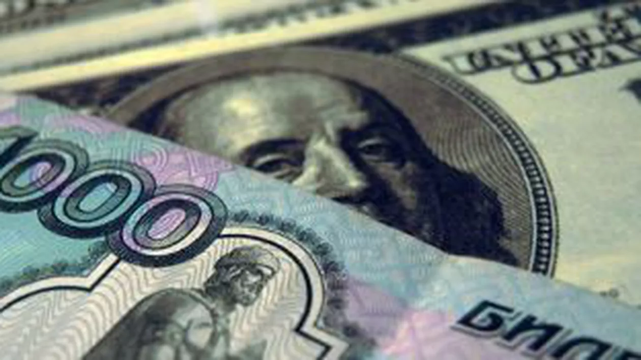 Rusia: Banca Centrală a cheltuit în acest an 90 de miliarde de dolari pentru susținerea rublei