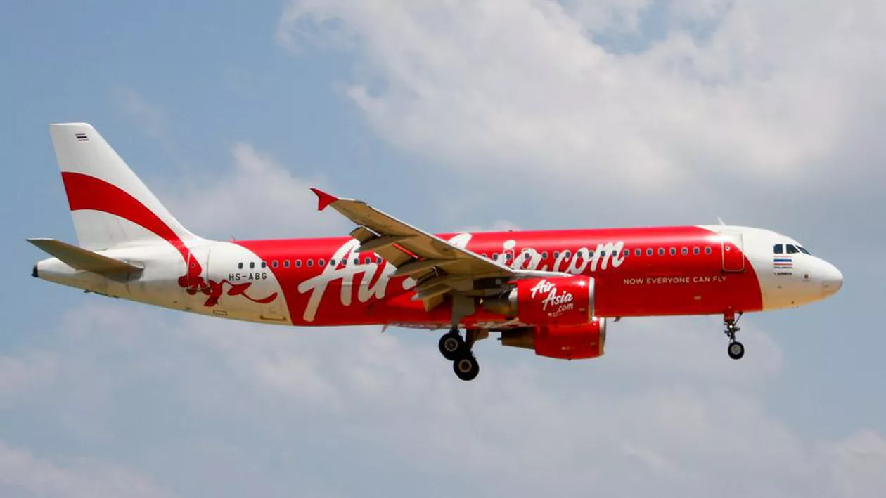 Echipele de intervenţie cred că au localizat epava avionului companiei AirAsia, în Marea Java