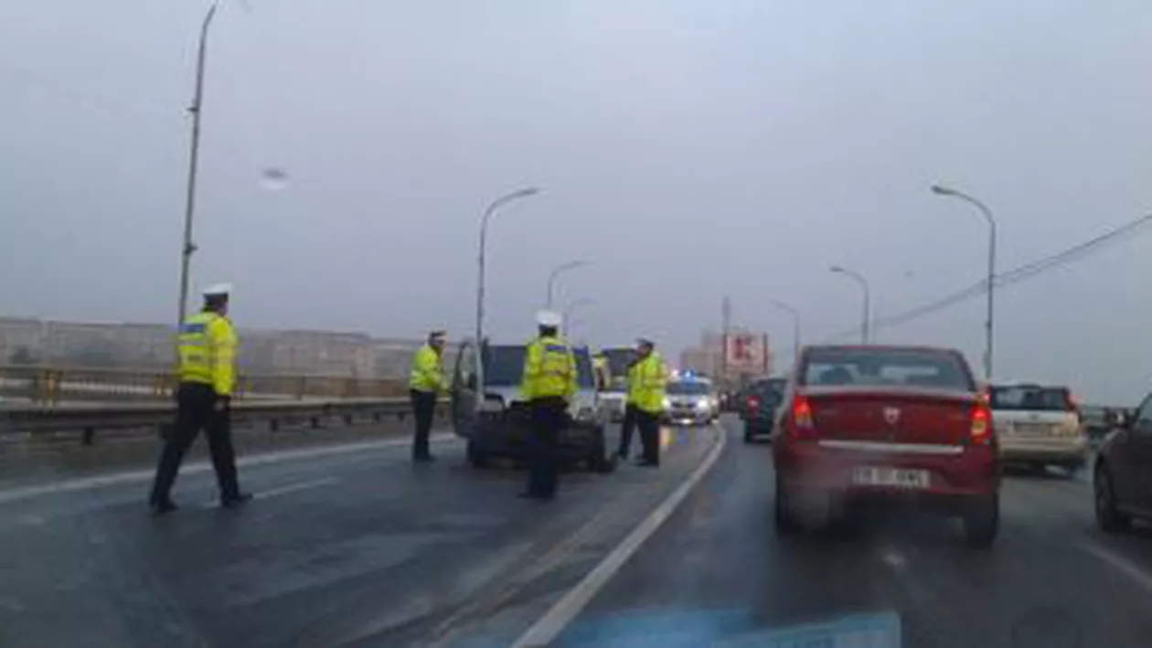 Arad: Două persoane au fost rănite după ce două autocare și cinci mașini au fost implicate într-un accident pe DN7