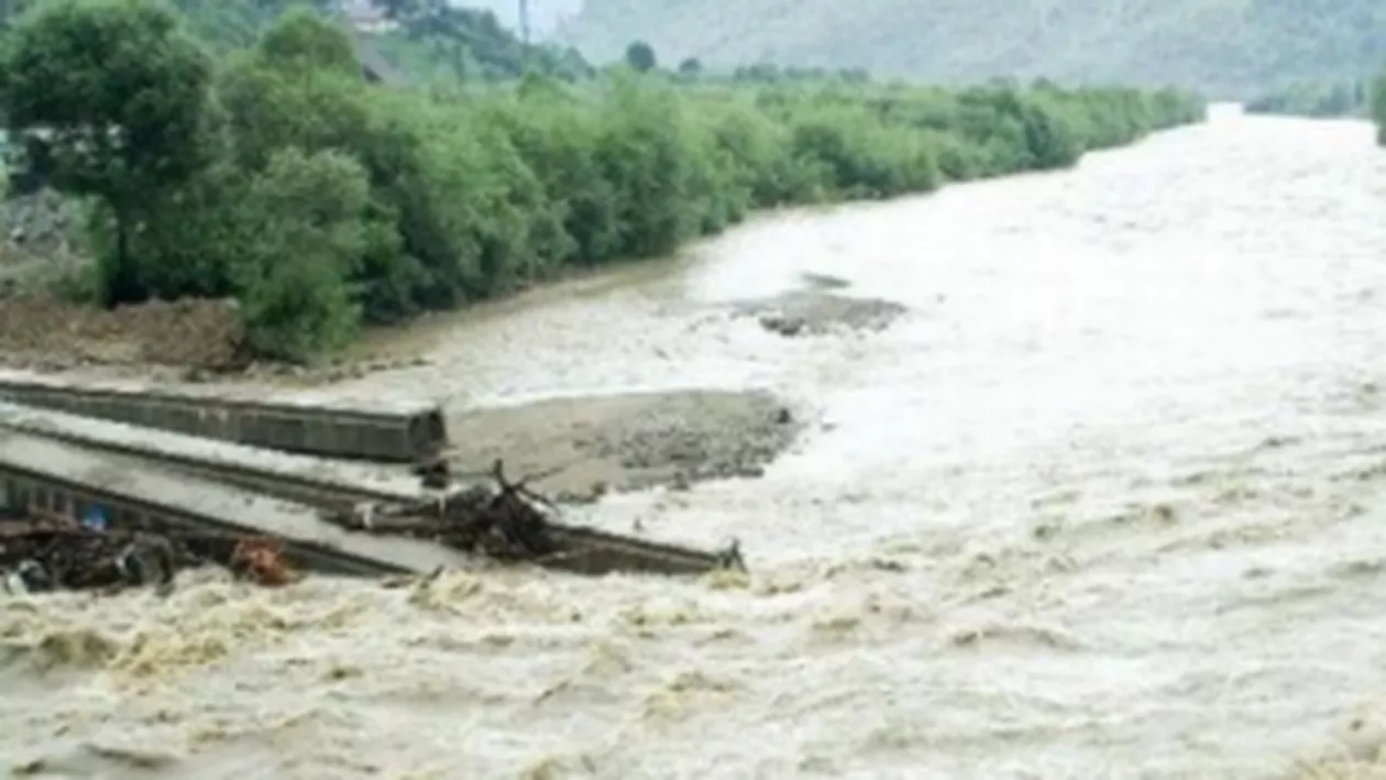 Cod portocaliu de inundații pe cursul inferior al râului Bârzava (FOTO)