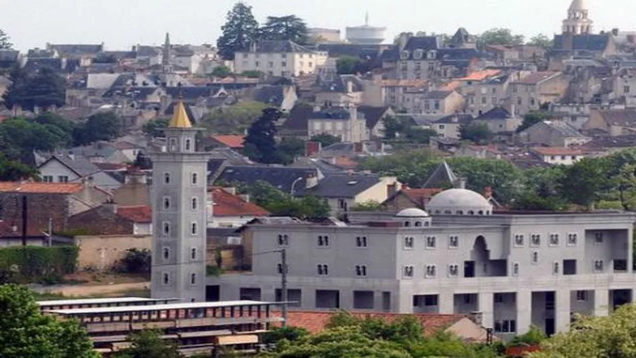 Incendiu la o moschee în construcţie din centrul Franţei