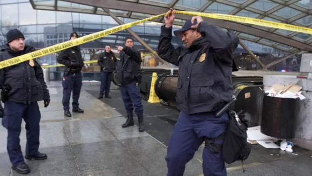 Un mort şi sute de persoane evacuate la metroul din Washington, din cauza unor emanaţii de fum