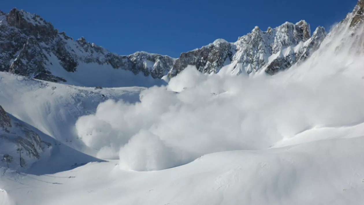 Risc mare de producere a avalanşelor în Munţii Făgăraş şi Bucegi