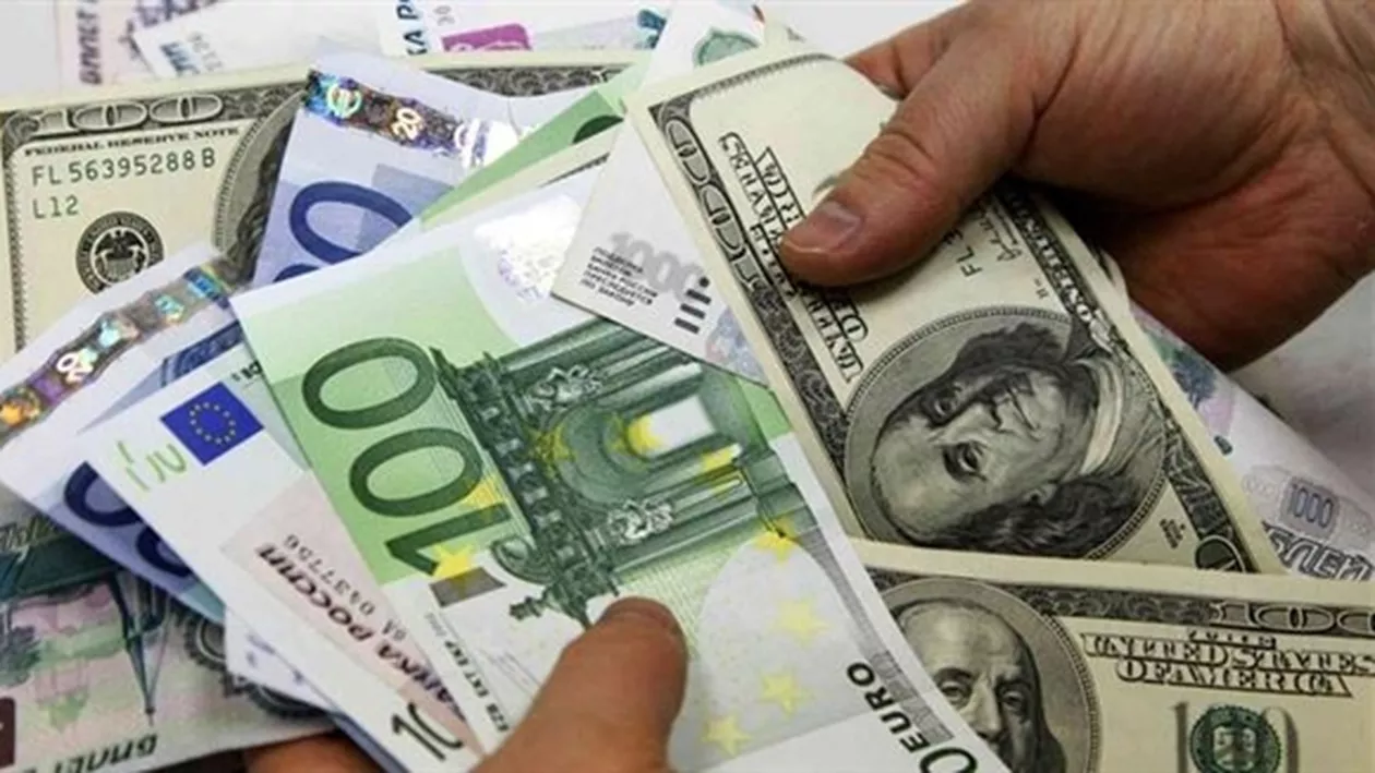 Euro a atins un minim al ultimilor nouă ani, față de dolar